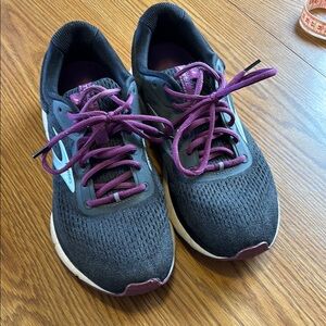 Women's Brooks Trace Gray and Purple Running Shoes